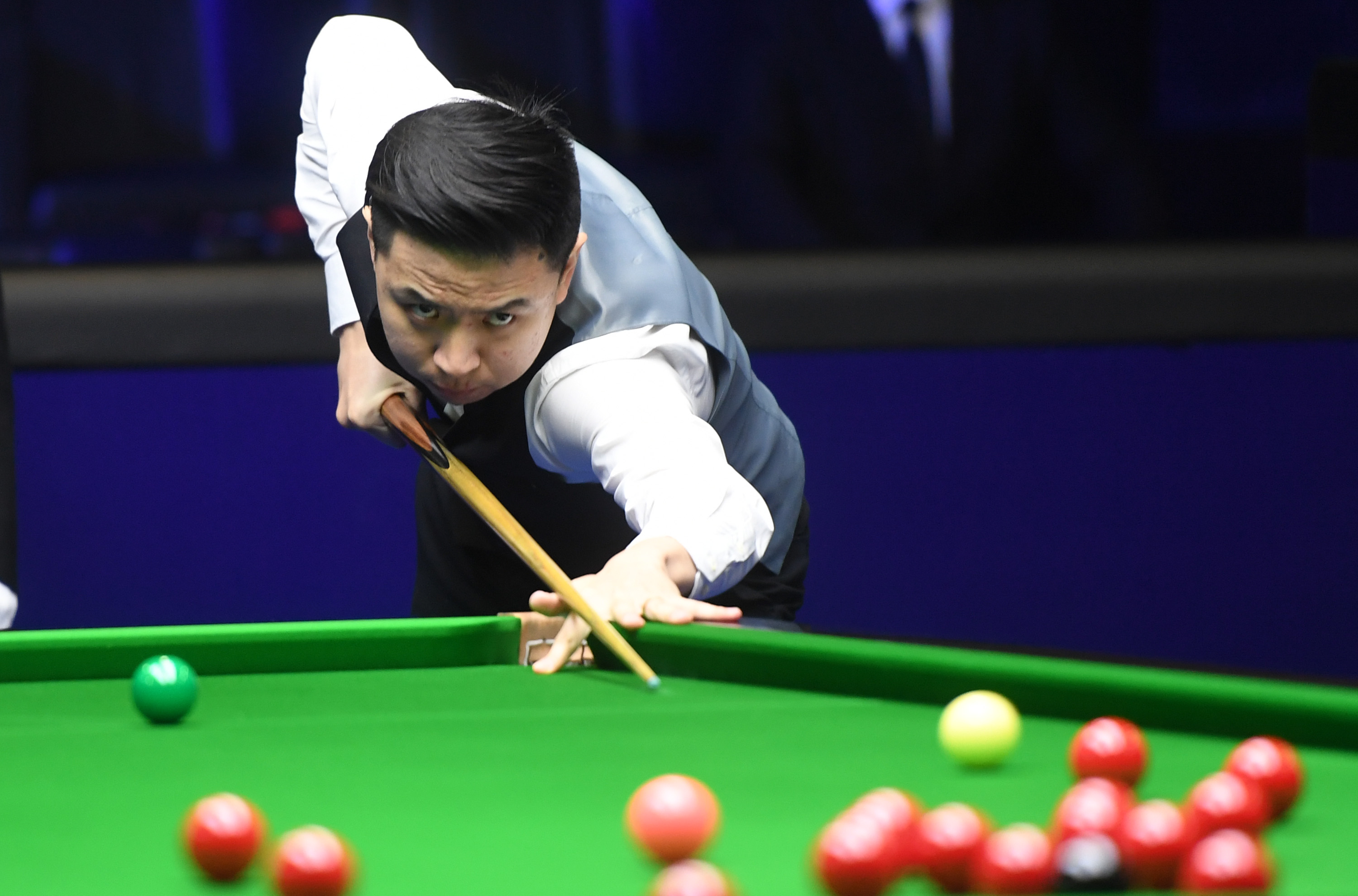 队中年轻球 队中年轻球