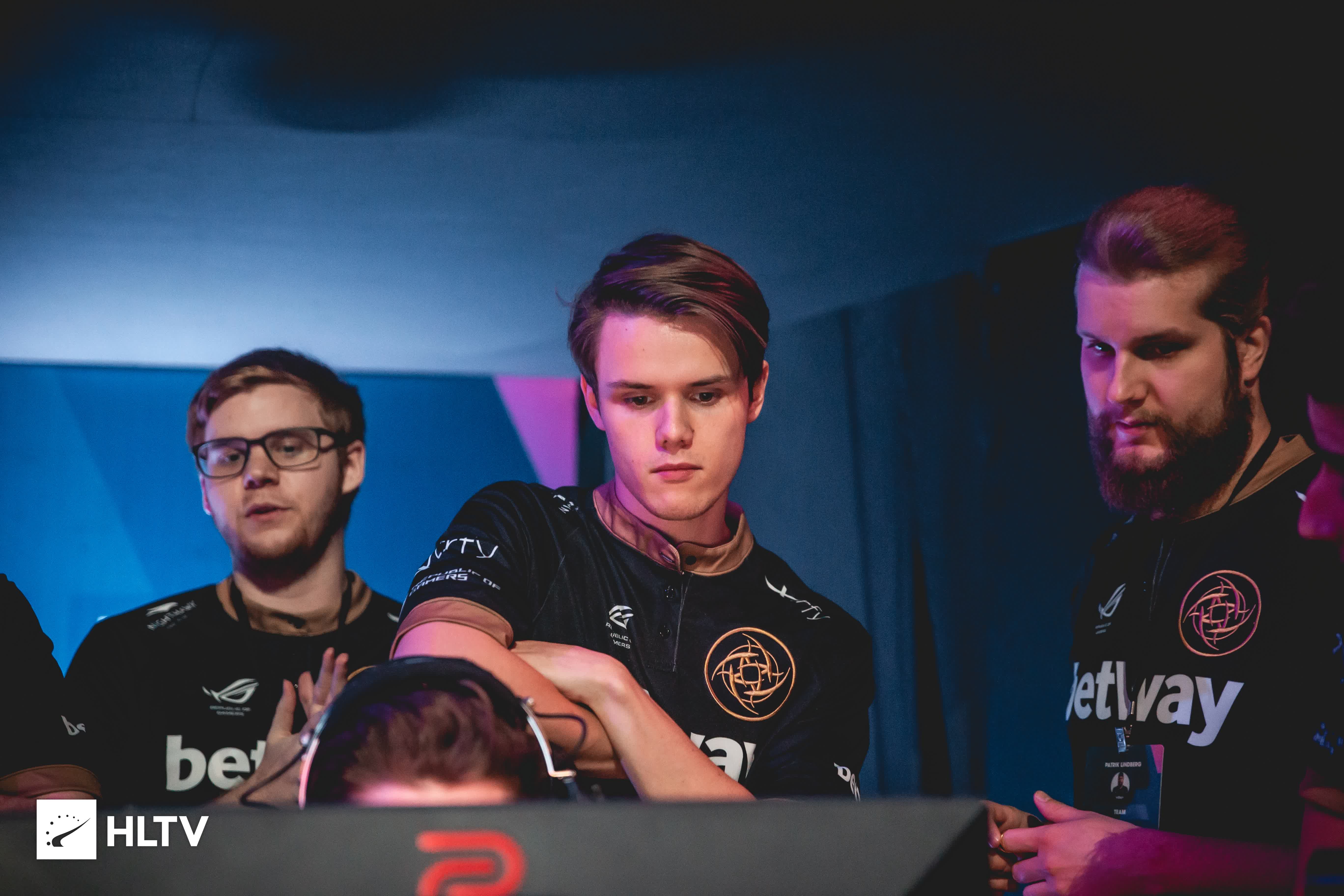 特别是在高 特别是在高