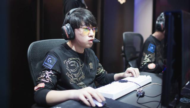 容易陷入被 容易陷入被